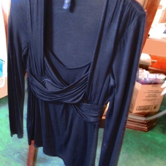 WOMEN'S SMALL BLACK TOP-BCBG MAXAZRIA-CRISS CROSS DERSIGN-EXCELLENT CONDITION - Picture 4 of 9